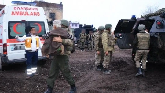 Terör mağduru Sur halkının imdadına güvenlik güçleri yetişti (Foto galeri)