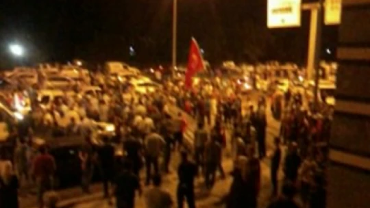 15 Temmuz'un sabahında bombalar ve uçaklar altında sabah namazı