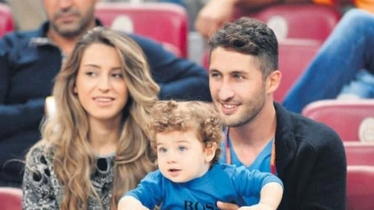 Sabri Sarıoğlu'nun eşi Yağmur Yılmaz Sarıoğlu ikinci pilot oldu