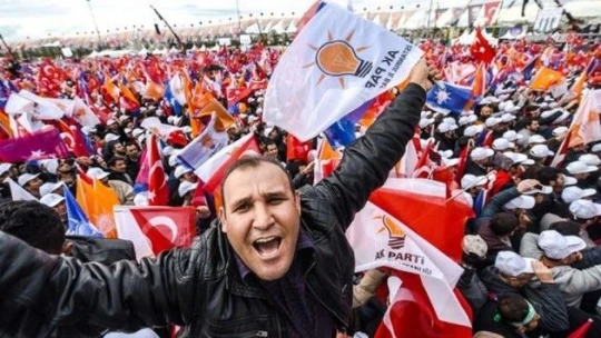 Ak Parti mitinginde 115 metal dedektörlü kapı, 10 X-Ray cihazı kuruldu