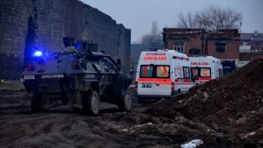 Terör mağduru Sur halkının imdadına güvenlik güçleri yetişti (Foto galeri)