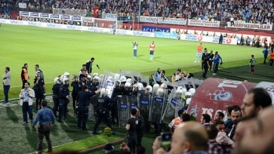 Trabzonspor-Fenerbahçe maçı tatil edildi
