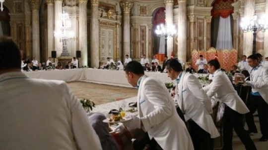 İİT Zirvesi konuklarına Dolmabahçe'de akşam yemeği
