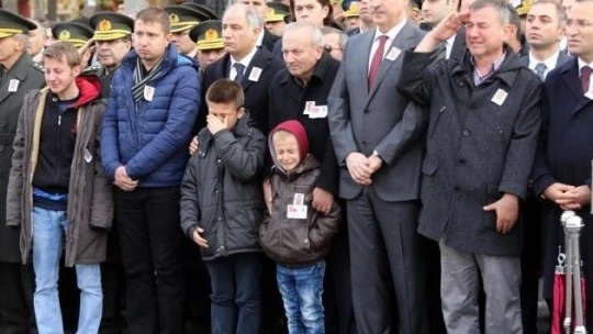 Söz bitti, 6 yaşındaki şehit çocuğunun göz yaşları konuştu (VİDEO)
