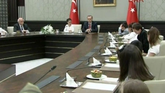 Erdoğan koltuğunu 11 yaşındaki çocuğa devretti