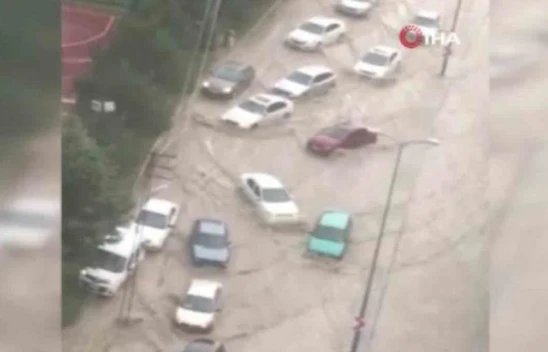 Başkent'te yollar dereye döndü