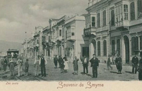 İstanbul'un haricinde İzmir'in de yabancı gazeteler için bir merkez olmasının sebepleri nelerdir?