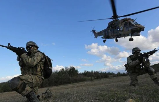 Özel Harekat Yüksekova'da marş okudu, tekbir getirdi
