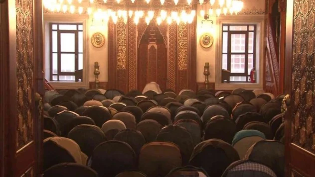 Belediye Başkanı Murat Aydın, bayram namazını Beykozlularla birlikte kıldı
