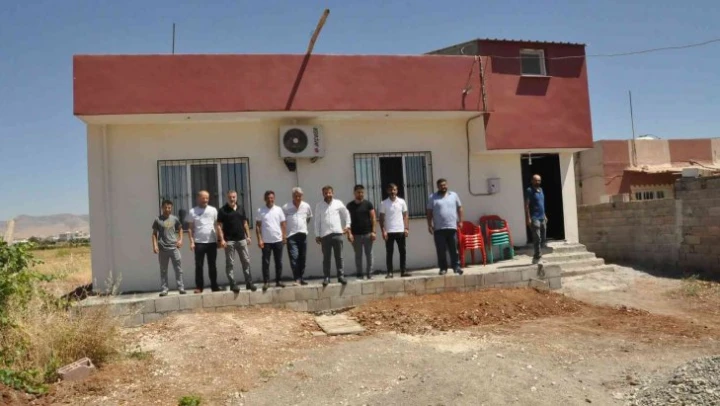 Mardin esnafından dayanışma örneği, evi harabe olan yetim aileye yeni ev yaptılar