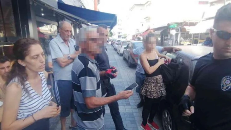 'Acil görüşme yapmam lazım' diyerek aldığı telefonla ortadan kayboldu