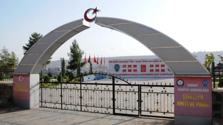 12 polisin adı şehit edildikleri yerde yapılan anıt ve parkta yaşatılıyor