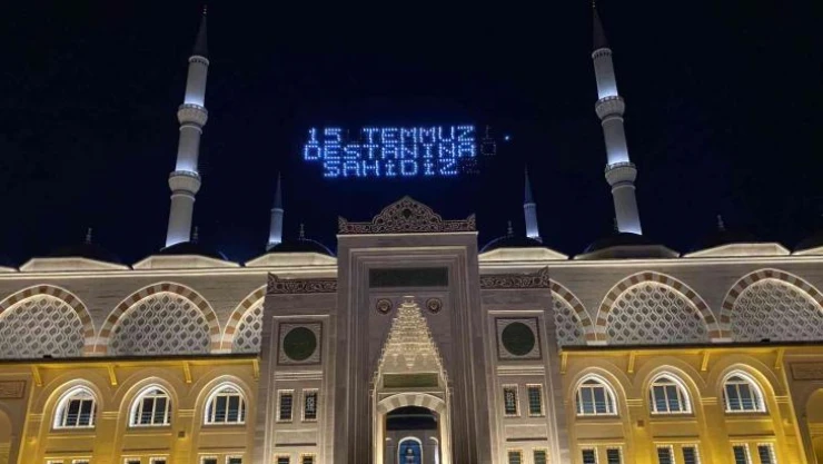 15 Temmuz yıl dönümünde Çamlıca Camii'nden sela sesler yükseldi