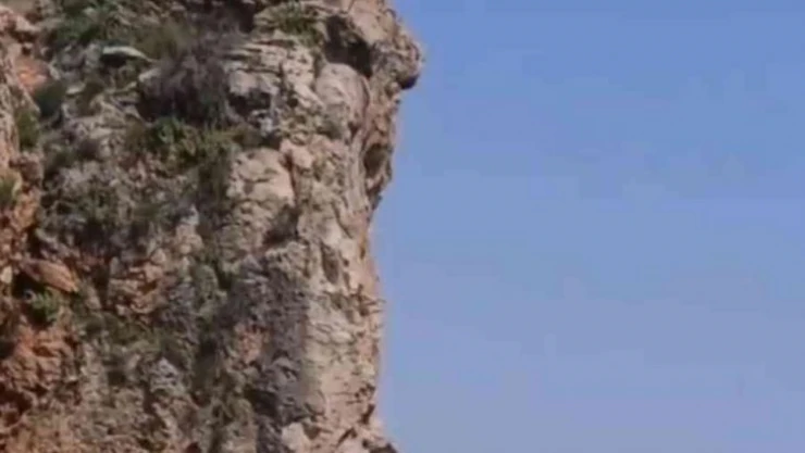 30 metrelik falezlerden canını hiçe sayarak denize atladı