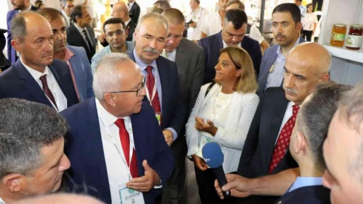 47'nci Apimondia kongresinde Türk arıları ve balları tanıtıldı