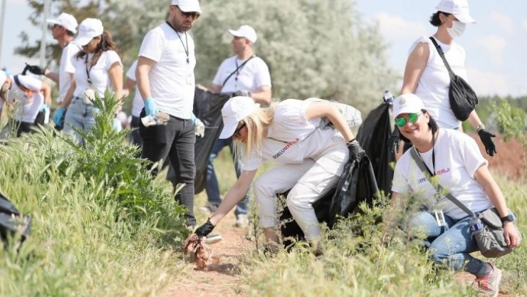 60'ın üzerinde gönüllü Eskişehir Kocakır Mesire ve Piknik Alanı'nı temizledi