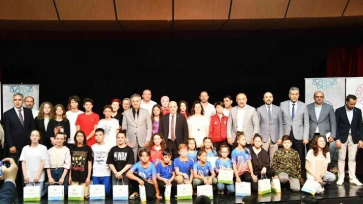 8 yılda 85 bin minik yüzme öğrendi