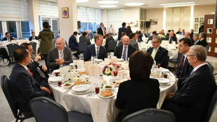 ABB Başkanı Yavaş, 85 ülkenin büyükelçi ve misyon şefleri ile iftarda bir araya geldi