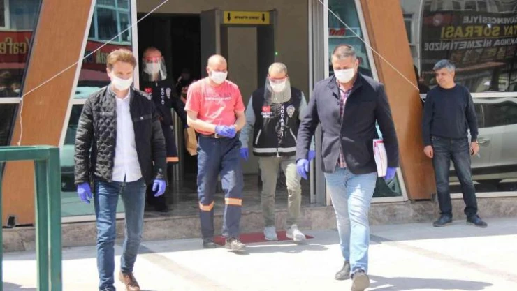 Ağabeylerini öldürdükleri gerekçesiyle yargılanan kardeşler yeniden hakim karşısında