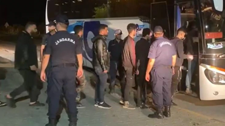 Alanya'da yakalanan 36 kaçak göçmen İl Göç İdaresi Müdürlüğüne gönderildi