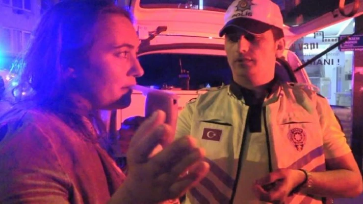 Alkollü kadın sürücü oğlunun yanında alkollü araç kullandı, ortalığı bir birine kattı