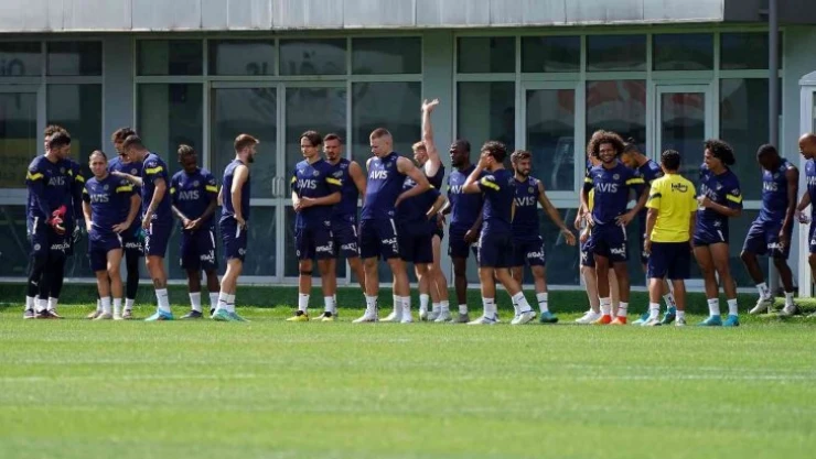 Altay Bayındır, Slovacko maçında riske edilmeyecek