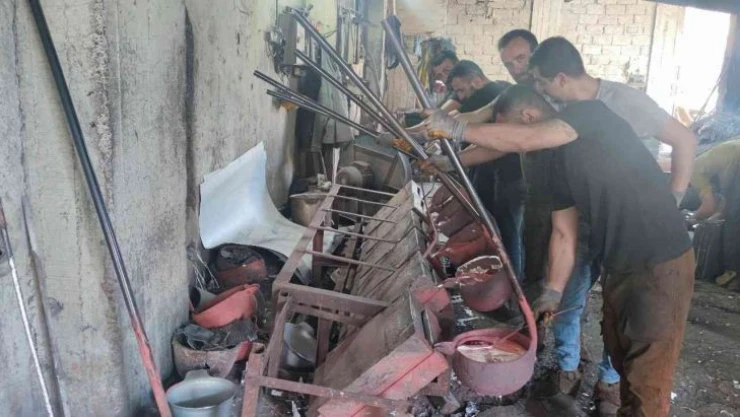 Alüminyum işçilerinin Ramazan'da sıcakla imtihanı