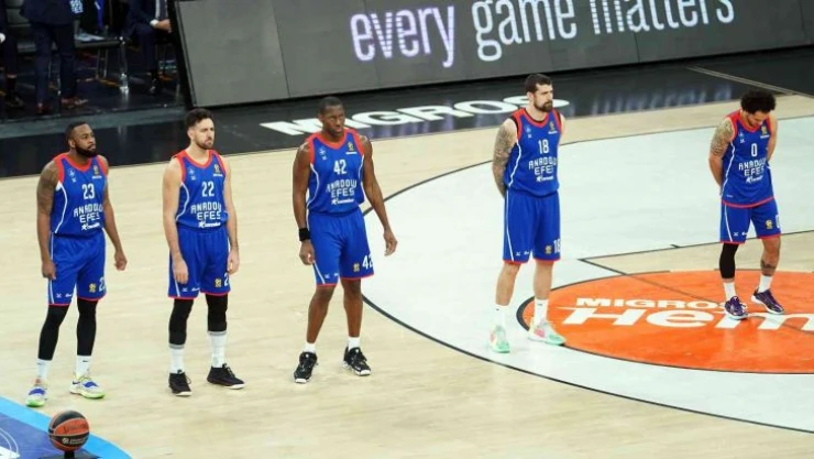 Anadolu Efes, Milano deplasmanında