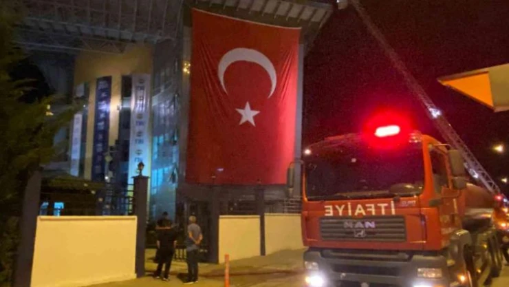 Ankara'da okul dış mantolamasında yangın