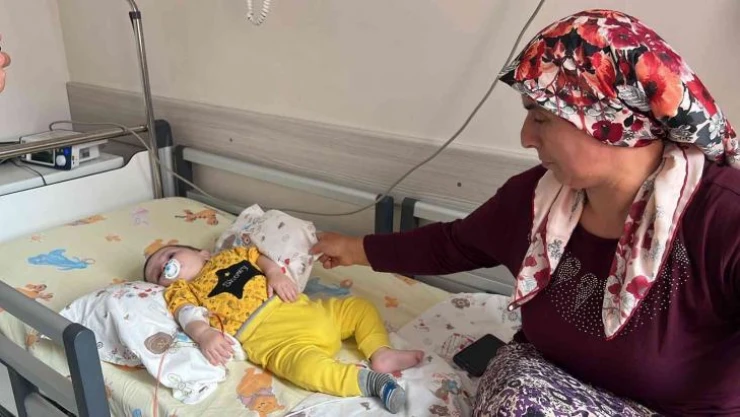 Anne ve kucağındaki bebeği ölümden döndü