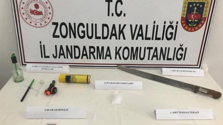 Araç içinde uyuşturucu ile yakalandılar