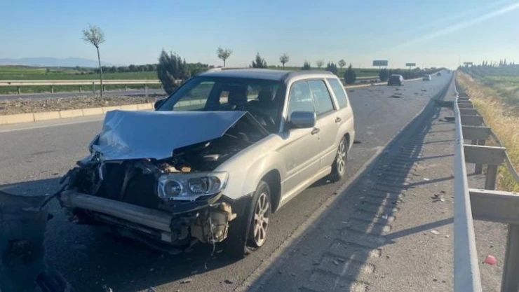 Aracının kontrolünü kaybedip bariyerlere çarptı: 2 yaralı