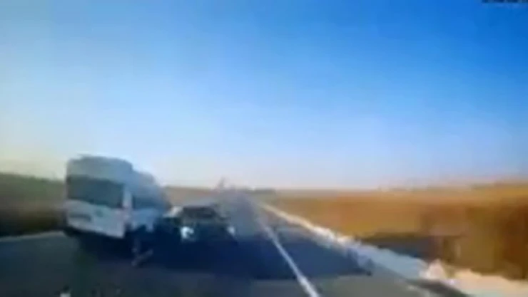 Arnavutköy'de kaza anı güvenlik kamerasında: 10 yaralı