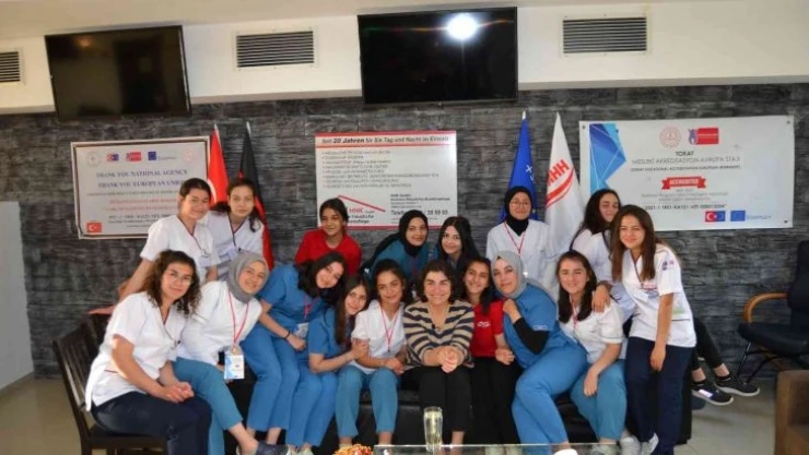 Avrupa'nın ilk ve tek kadın yapay kalp cerrahı Gürsoy, Almanya'da öğrencilerle buluştu