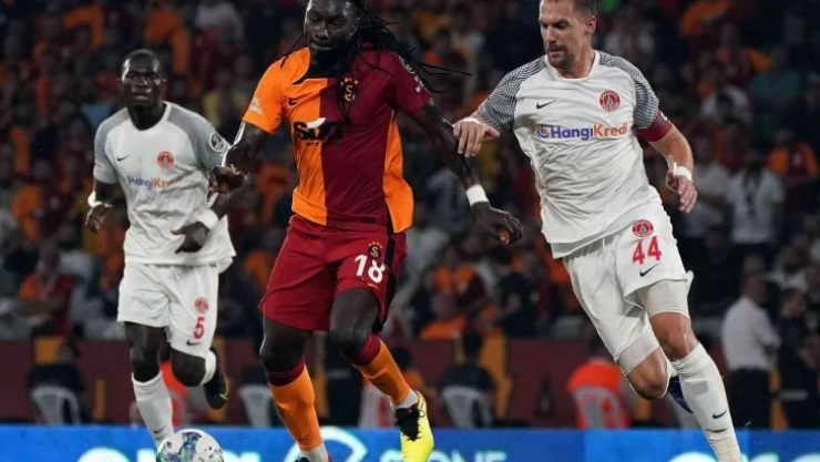 Bafetimbi Gomis oyuna sonradan girdi yine golünü attı