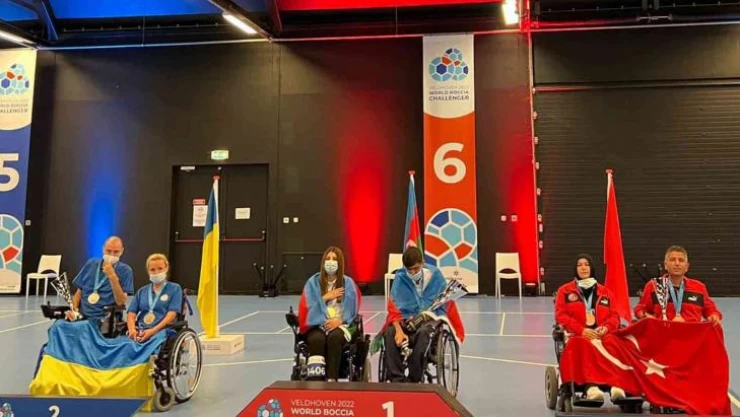 Bağcılarlı kardeş sporcular Hollanda'dan madalyayla döndü