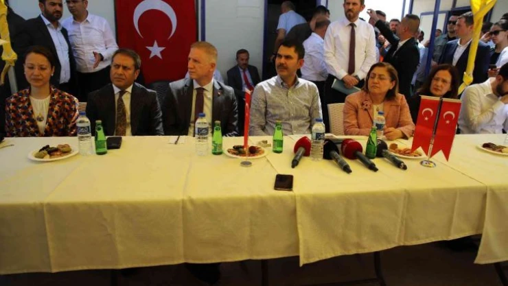 Bakan Kurum'dan Başkan Şahin'e 'Atom Karınca' benzetmesi