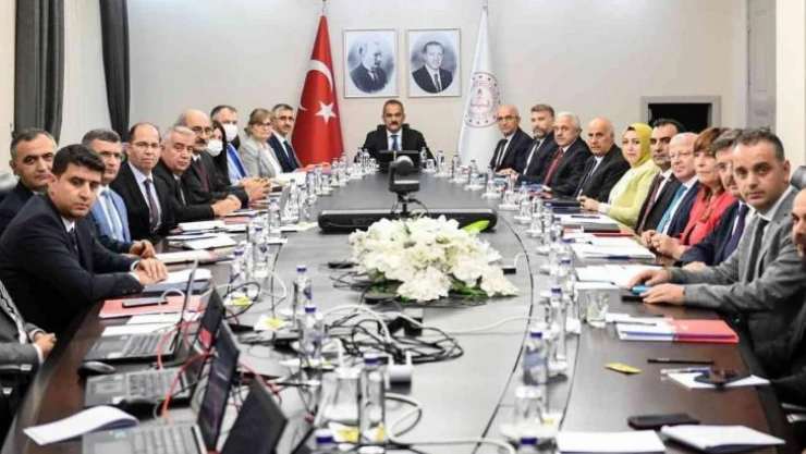 Bakan Özer, İl Milli Eğitim Müdürleri ile bir araya geldi