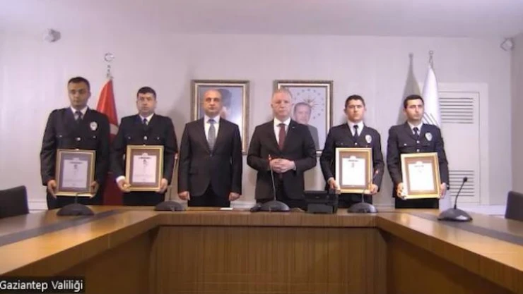 Bakan Soylu'dan saldırı girişimine anında müdahale eden polislere ödül