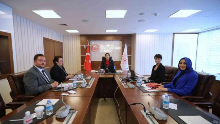 Bakan Yanık: 'Gerek eğitim gerekse girişimcilik noktasında tüm tarafların desteğini alarak kadınların girişimcilik potansiyellerini ortaya çıkarmak üzere politikalar geliştirmeliyiz'