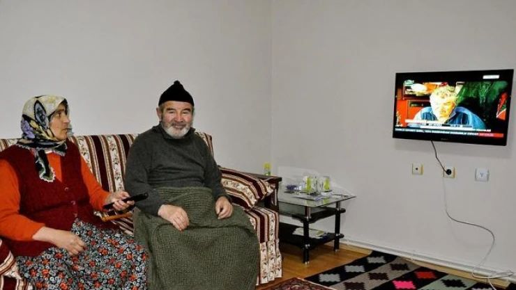 Bakıma muhtaç çift, televizyon hayaline kavuştu