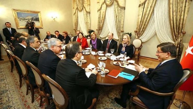 Davutoğlu, ABD Senato heyetini kabul etti