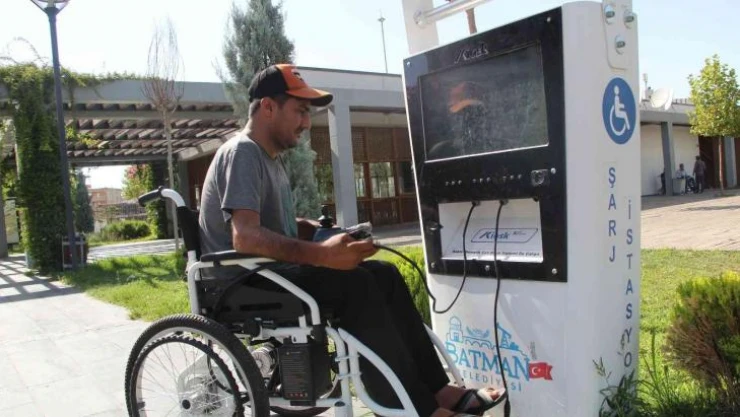 Batman'da hırsızlar engelli vatandaşların araç şarj istasyonlarına dadandı