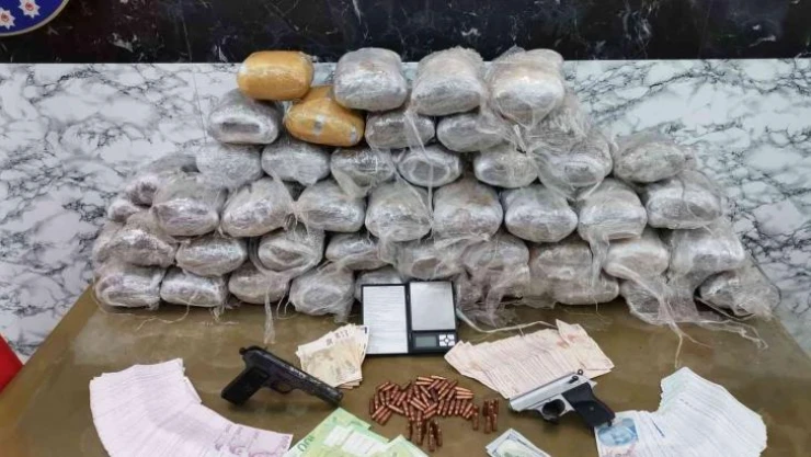 Bayrampaşa'da zehir tacirlerine operasyon