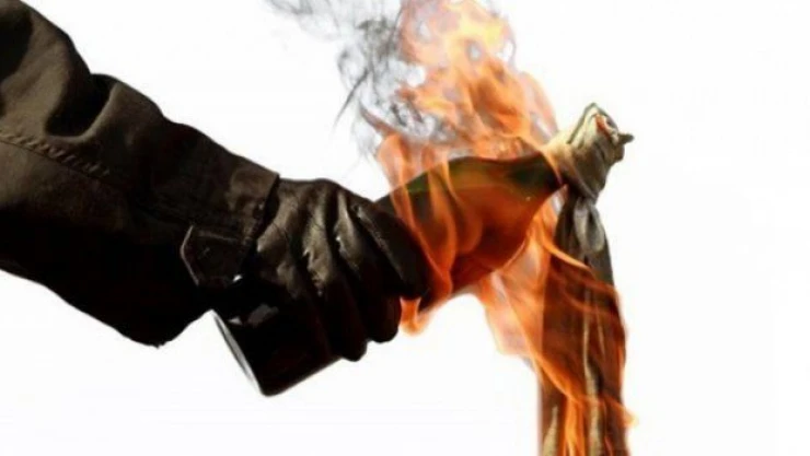  Belediye otobüsüne molotofkokteyli attılar