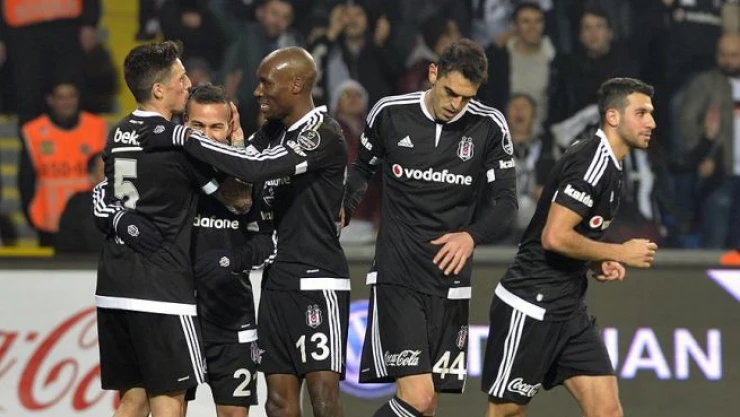 Beşiktaş ilk yarıda gol oldu yağdı