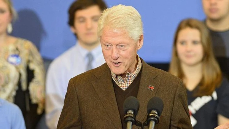 Bill Clinton eşine destek için seçim meydanlarına indi