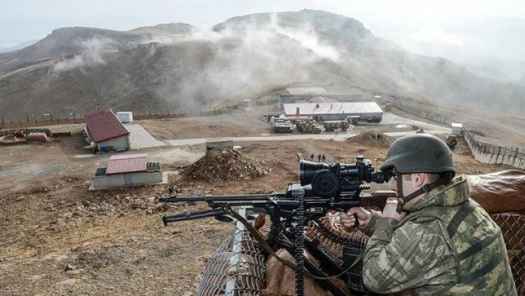 Bulutların üzerinde vatan savunması
