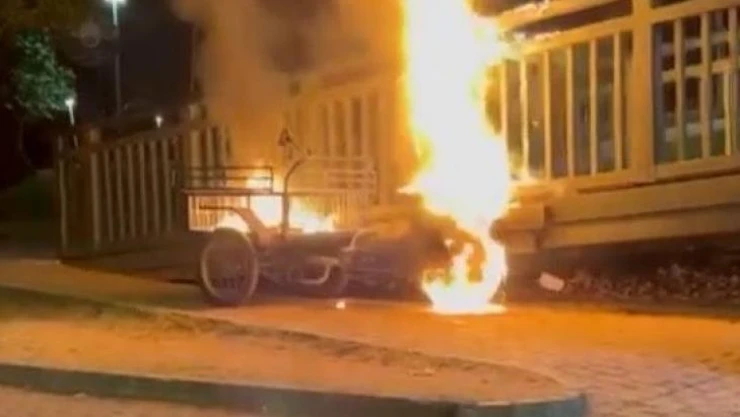 Bursa'da elektrikli bisiklet alev alev yandı