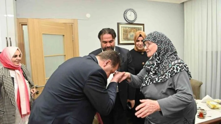 Büyükşehir'den binlerce kişilik iftar, binlerce koli